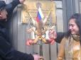 В Одессе сегодня уважили герб Кремля...  ... не пожалели последнюю в Одессе курицу