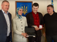 Наші вітання: Аваков нагородив Осмаєва іменним годинником, а Окуєву - пістолетом, котрий осічку не дає (відео)