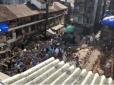 У Індії розвалилась стара багатоповерхівка, є жертви (фото, відео)