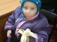 Рятували сусіди: На Київщині мати вигнала роздягненого 3-річного сина на мороз (фото)