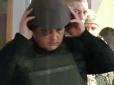 У касці і бронежилеті: Екс-нардепа Шепелєва привезли до суду (фото)