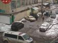 На асфальті калюжа крові: У Києві прогримів потужний вибух (фото, відео)