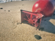Хіти тижня. Оце так: На пляжах Польщі знайшли сигнальні ракети з російських підводних човнів (фото)
