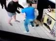 Зламали щелепу: З'явилися фото молодиків, які жорстоко побили чоловіка в супермаркеті Києва