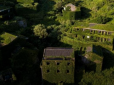 Будинки повністю позеленіли: Місто-примара у Китаї стало популярним серед туристів (фото)