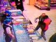 Убив одним ударом та втік: Камера зафіксувала смертельну бійку в супермаркеті Києва (відео)
