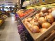 Дешева черешня та дорогі абрикоси: Експерти розповіли, які овочі та фрукти можуть ще додати в ціні і чому