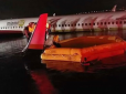 У результаті аварії Boeing із пасажирами впав у річку (фото)
