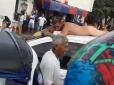 Хіти тижня. Ціна зради: Колумбійка возила свого голого чоловіка на даху машини (фото, відео)