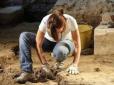 Незвичайна дитина: Археологи знайшли поховання 10-річного вампіра