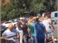Зловмисник у розшуку: У Києві водій збив поліцейського і втік з місця ДТП (відео)