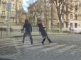 Просто так..: У Львові неадекват бив жінок на вулицях міста (відео)