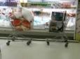 Трійцю любить..: Озброєний тернополянин прийшов скуплятися у двічі обкрадений ним супермаркет
