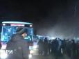 Сутички у Нових Санжарах: Автобуси з евакуйованими українцями прорвали блокаду і потрапили в санаторій (фото)
