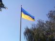 Хіти тижня. У центрі Києва підлітки намагалися спалити прапор України (відео)