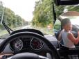 Чого не зробиш заради лайків..: Блогер з Житомира посадив за кермо дитину на швидкості 100 км/год (відео)