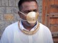 Красиво жити не заборониш: Індієць замовив собі захисну маску із золота вагою 2,5 кг