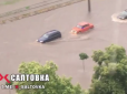 Вище колін води: Потужна нічна злива накрила Харків (відео)