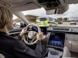 Німці повертають собі першість у перегонах автотехнологій: Mercedes-Benz отримав урядовий дозвіл використовувати на дорогах автопілот, котрий на рівень вище ніж у Tesla