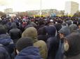 Протести у Казахстані: Масові затримання, сутички, відсутність мобільного зв'язку і застосування сльозогінного газу (відео)