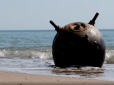 Подарунок від Мордору: До берегів Одещини прибиває російські морські міни (відео)
