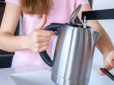 Від накипу не залишиться і сліду: ТОП-3 простих засоби, які чудово чистять чайник