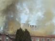 Горить будівля 