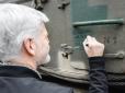 Президент Чехії залишив на українській техніці послання до росіян (фото)