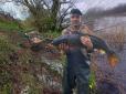 На Дніпропетровщині рибалка похвалився величезним сазаном, але замість вітань отримав обурення земляків