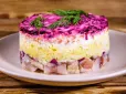 Лише спробуйте! Ці невеликі хитрощі допоможуть приготувати найсмачніший оселедець під шубою