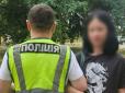 Тепер покарають по-своєму: Поліція знайшла жінку, яку побили в метро Києва за антиукраїнські гасла (фото)