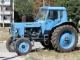Це може здивувати! Чому в СРСР майже всі трактори були синього кольору