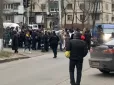 Проміняв призов до армії на відсилку в тюрмі: У Дніпрі чоловік поранив ножем двох військових ТЦК, сталася стрілянина