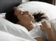 Чи справді сон на спині корисний: Лікарі назвали випадки, коли краще перевернутися на бік