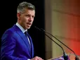Прем’єра Угорщини Петера Мадяра на фестивалі виноробів зловмисник облив вином (відео)